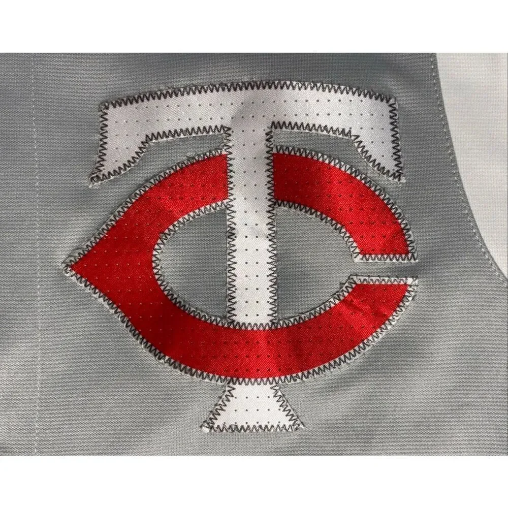 True Fan Minnesota Twins Jersey Adult Size Medium Gray MLB